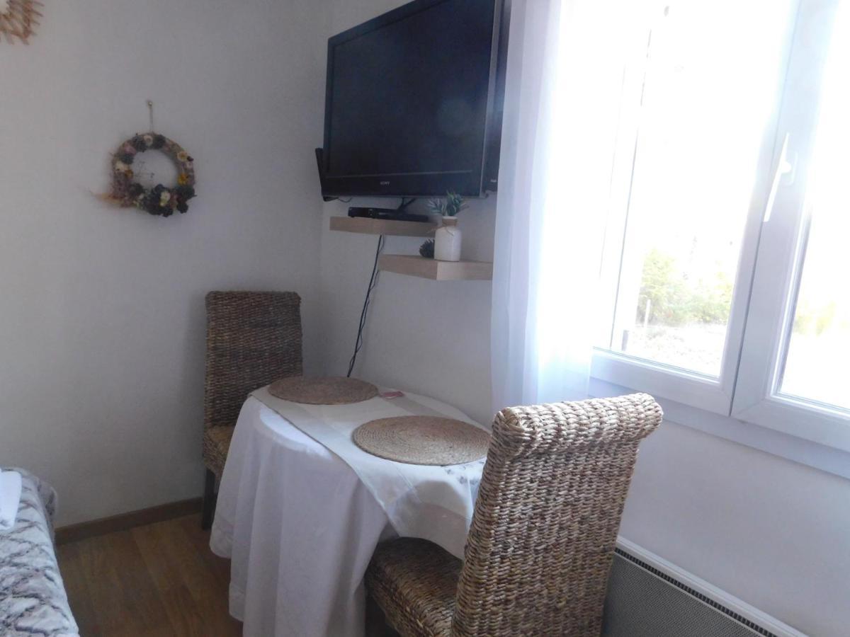 Bed and Breakfast Chez Marie Регюс Экстерьер фото
